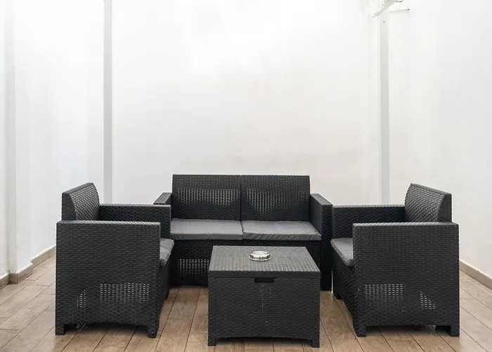 Nena House * בארי